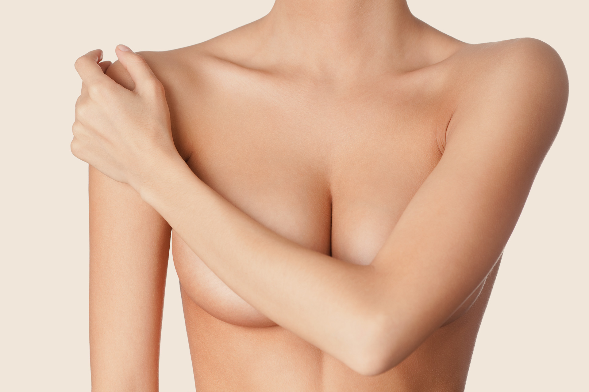 Brustimplantatwechsel in München - Wenn Ihre Brustvergrößerung bereits vor vielen Jahren erfolgte, kann es durchaus notwendig sein, die damals verwendeten Brustimplantate auf Grund einer Kapselfibrose oder eines Implantatrisses zu entfernen.